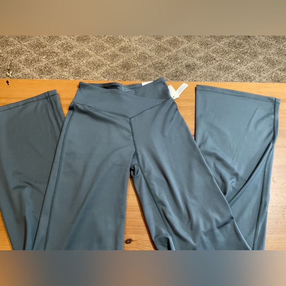 Aeropostale kid crossover fit flare legging high rise size xs dark grey legging.